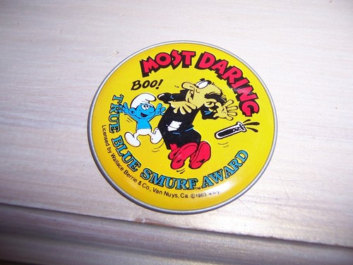 Smurfs Most Daring True Blue Smurf Award Sticker Back Button 1983 Vintage - Picture 3 of 5