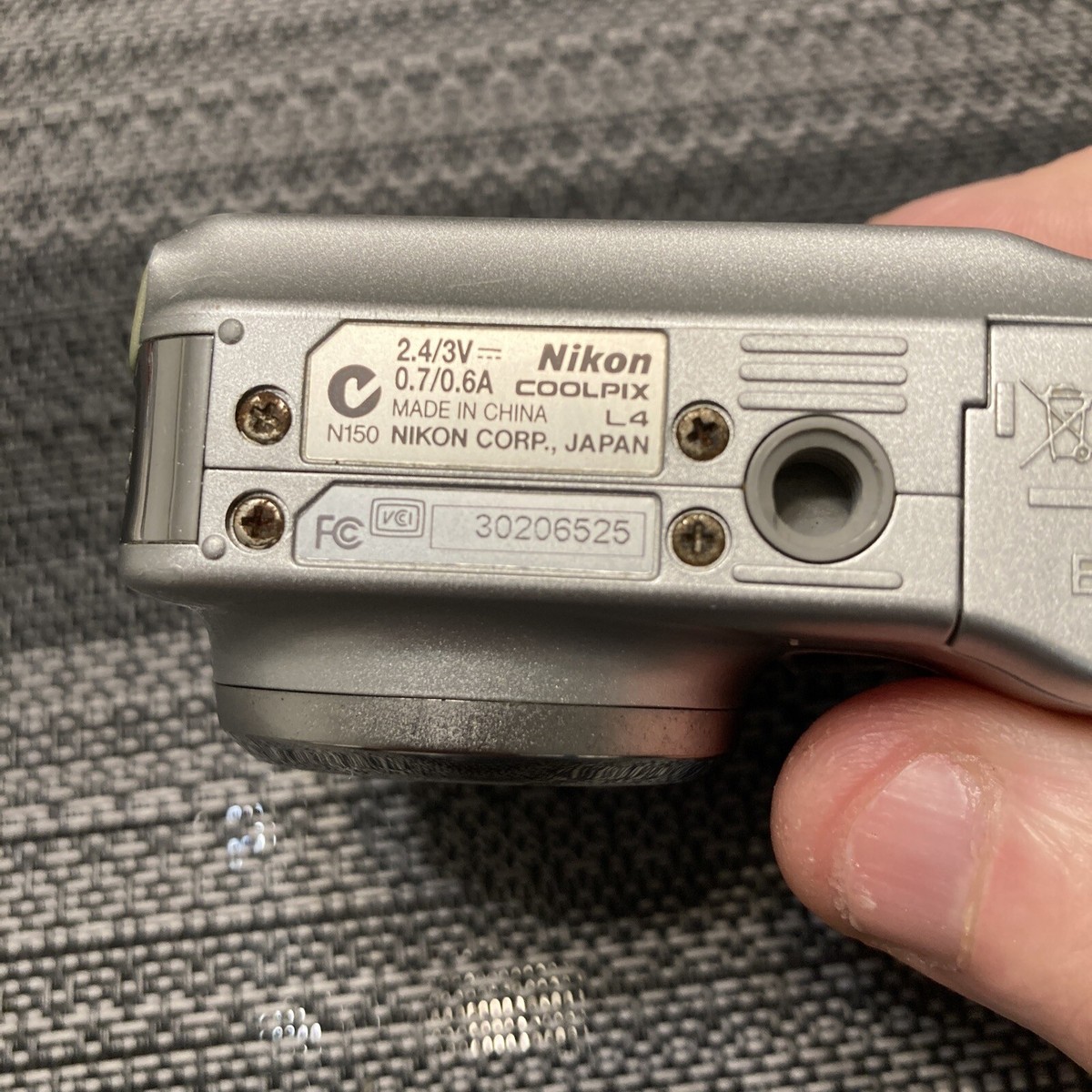 Nikon Coolpix L4 Digital 4 MP Camera Silver Tested W/Case READ