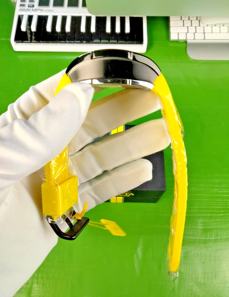 Reloj Automático Hombre Invicta S1 Rally Store Exclusivo 44893 Estuche Negro Correa Amarilla Foto 4 de 4