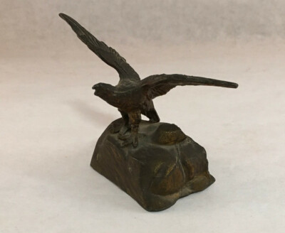 ANTIQUE CAST METAL FIGURAL EAGLE ON ROCK SPREAD WINGS STATUE FIGURE PAPERWEIGHT