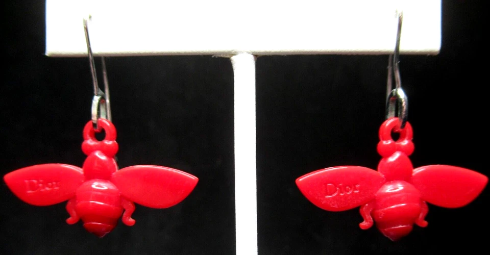 Pendientes perforados CHRISTIAN DIOR abejorro rojo cereza Foto 2 de 4