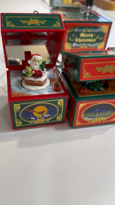NOMA Music Box Christmas Collection Plays 16 Songs Sounds