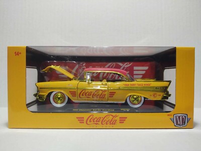 2024 M2 MACHINES CHASE ''COCA-COLA'' 1957 CHEVROLET BEL-AIR HARDTOP - 1:24