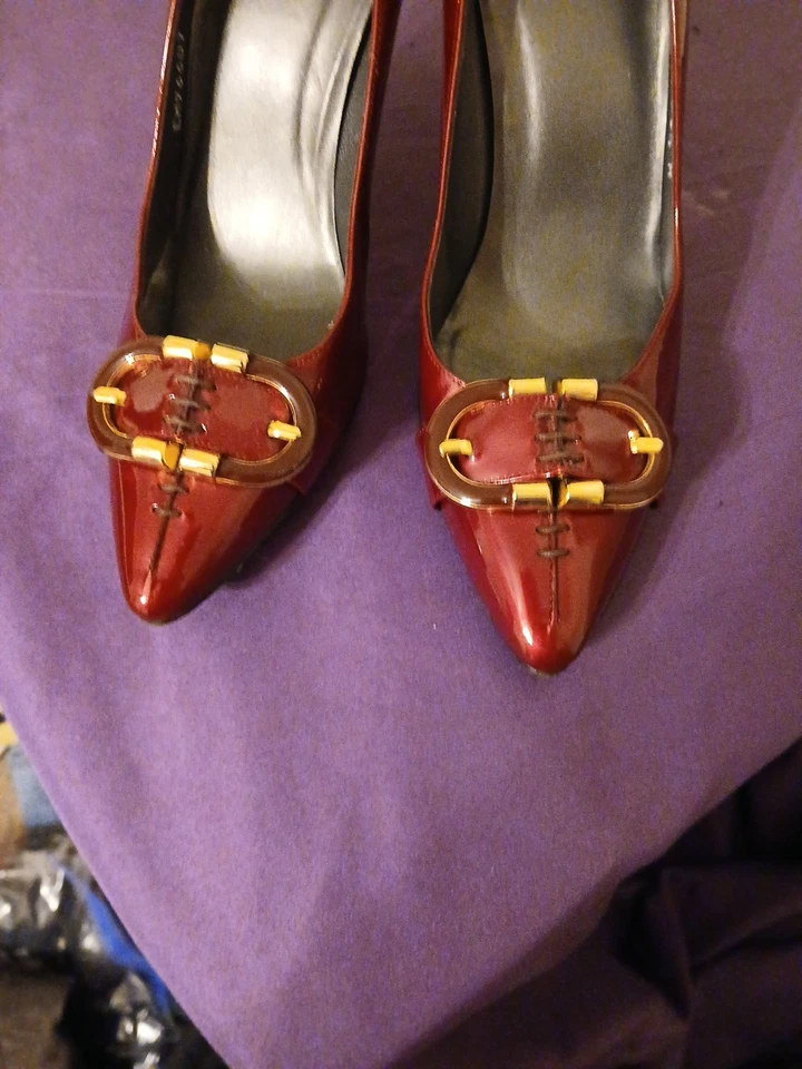 Stuart Weitzman Borgoña Charol Hebilla Espejo Tacones Talla 6.5 M RARO Foto 4 de 4