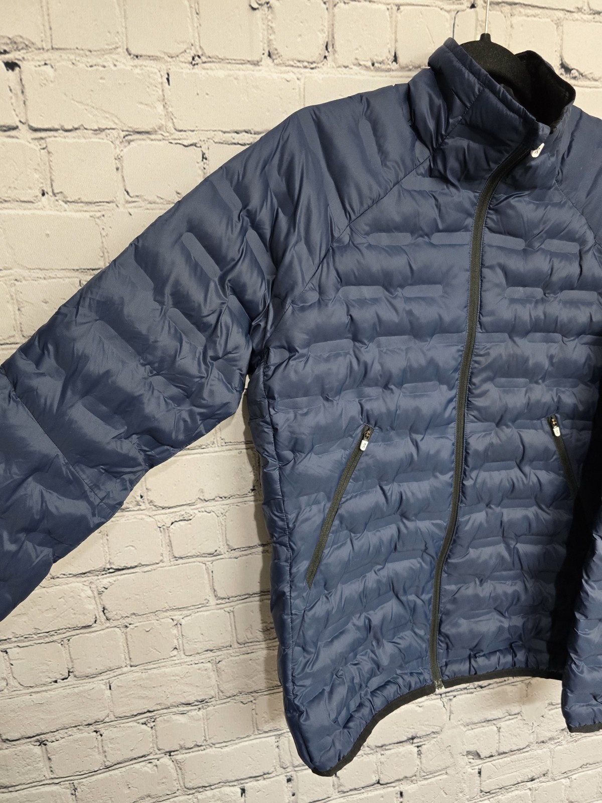 DEFECTIVE On Cloud Running Switch Jacket Womens M… - image 3