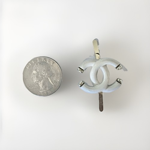 Chanel Connector Button Zip Pull with Prongs 26mm 1 Pc off-White - Picture 2 of 4