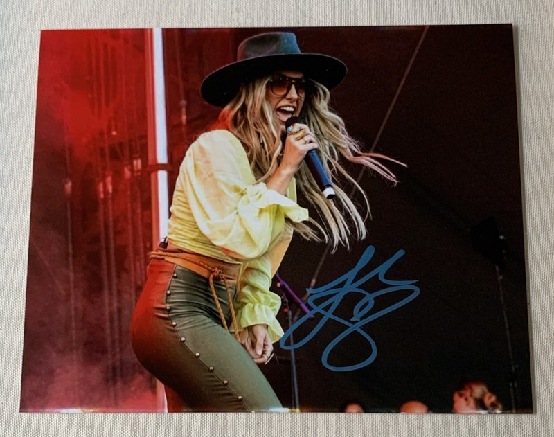 Country Music Superstar Lainey Wilson Signed Autographed 8x10 Photo   *SALE*