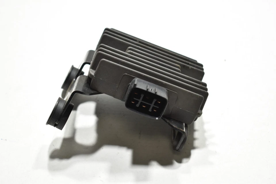 Regulador rectificador de voltaje Kawasaki Ninja 650 EX650R 2012-2016 FABRICANTE DE EQUIPOS ORIGINALES Foto 2 de 4