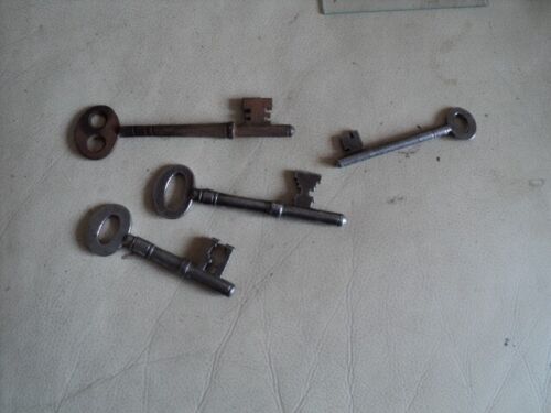4 Antique Unique Collectable Safe Lock Keys - Picture 1 of 11