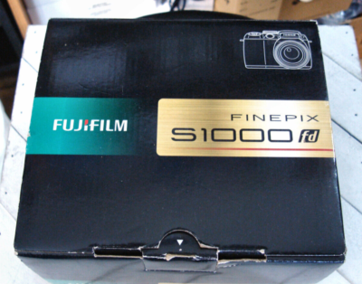 Fujifilm FinePix S1000fd 10.0MP Digital Camera 12X Zoom + 16GB SD