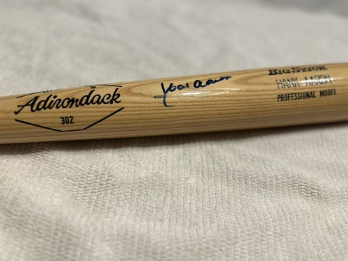 Hank Aaron Autographed Bat In Truly MINT Condition. Don’t Miss This MUST SEE!!!! - Picture 12 of 14