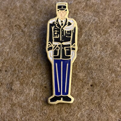 Pin's Militaire Armée Gendarmerie Gendarme En Tenue D'apparat