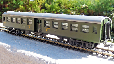 S.M.C.F.. 3 Wagons Voyageur . Ref 486 / 485 . HO