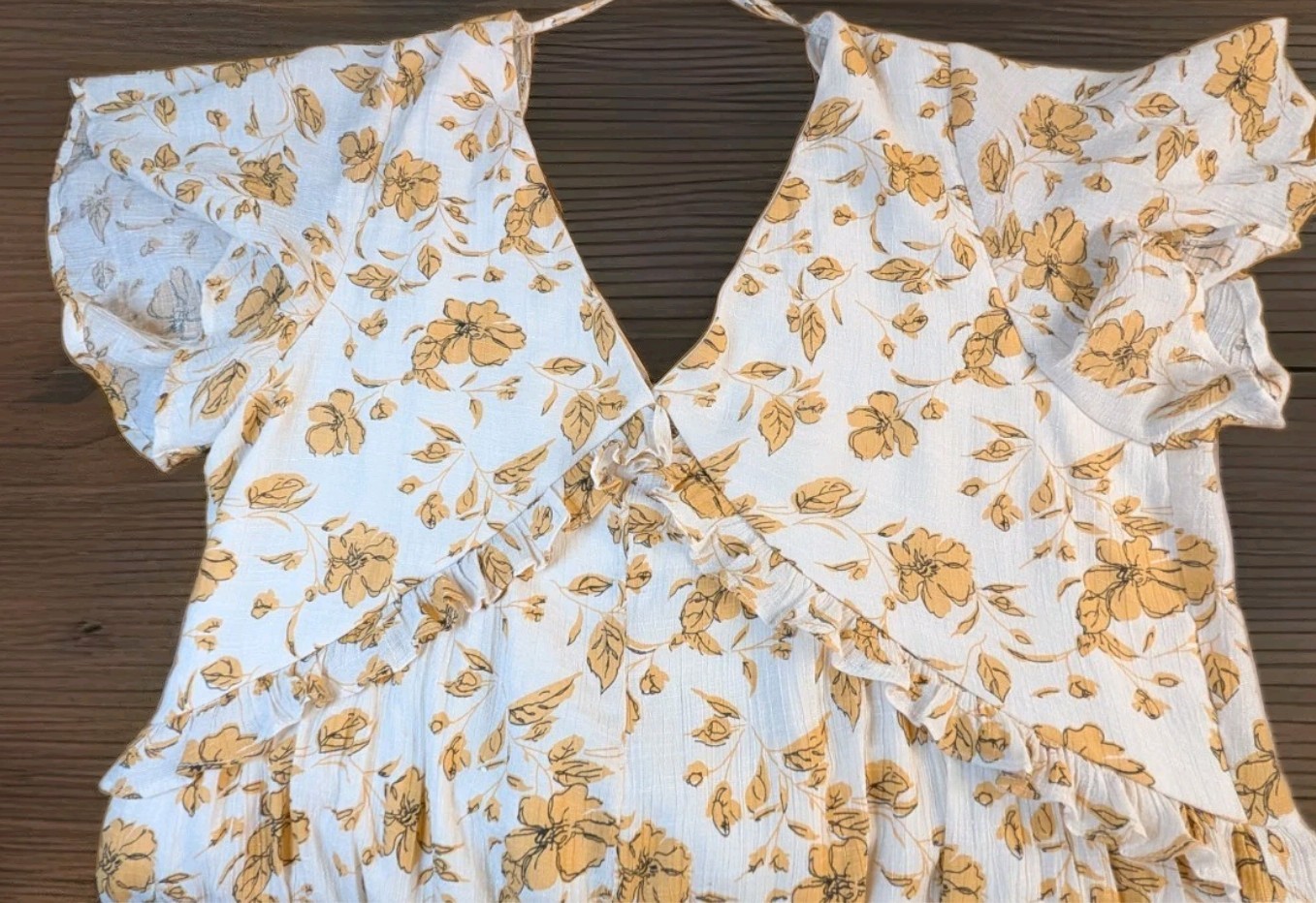 Baevely Mustard Floral Romper  Size  Large V-Neck Fully Lined Short Sleeve 
