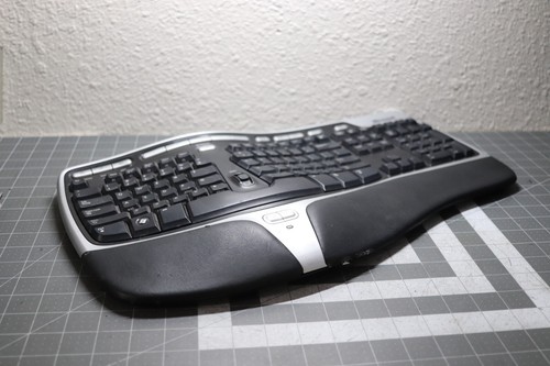 Microsoft Natural Bezprzewodowa ergonomiczna klawiatura 7000 WUG0619 Model 1118 BEZ KLUCZA SPRZĘTOWEGO - Zdjęcie 3 z 6