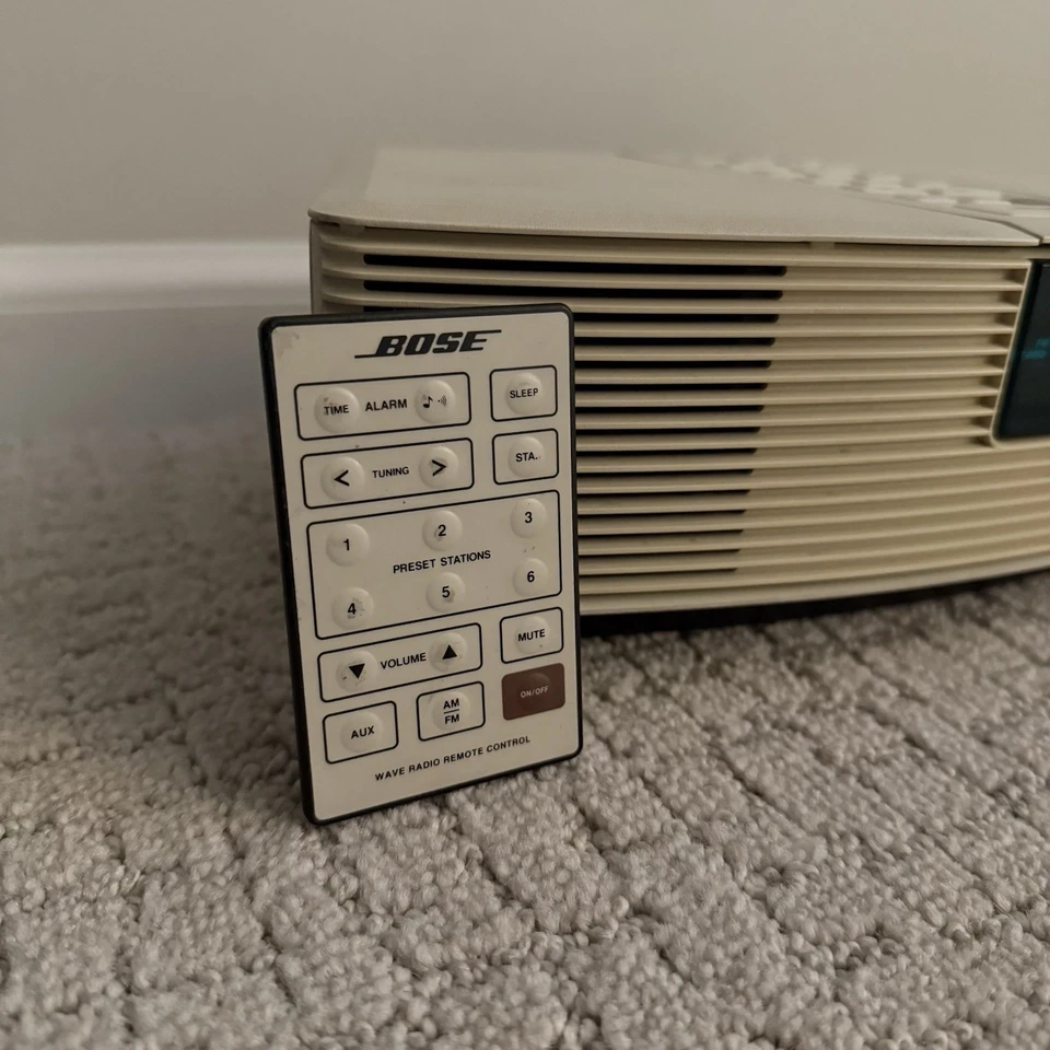 Bose Wave Radio Model AWR1-1W Alarm Clock AM/FM Radio (White) w/ Remote - TESTED - Image 4 of 4