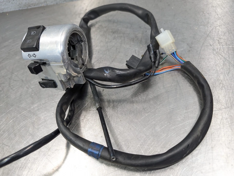 Honda VT1100 C2 Shadow Sabre 2000-2007 OEM Left Turn Signal Switchbox Assy - Image 3 of 4