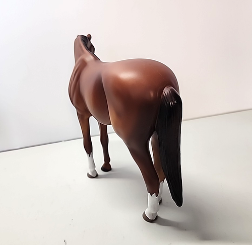 Chestnut Breyer Classic Size Collectible Model Horse - Picture 4 of 5