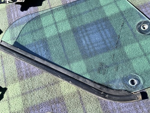 Jaguar XJS V12 Convertible Right Quarter Window - Picture 4 of 6