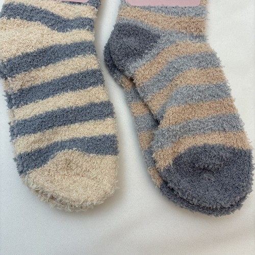 Carnival Ladies Super Soft Slipper Socks Colorful NWT Women's One Sz Lot Of 2 - Picture 4 of 8