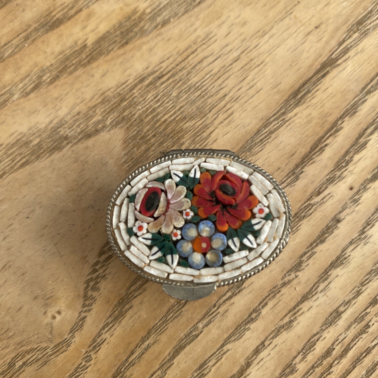 Broche Ancienne Micro Mosaïque Fleurs Et Métal Doré (manques)