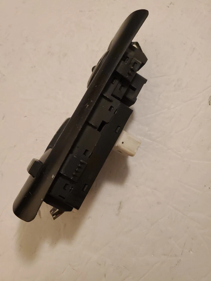 2003-2008 Hyundai Tiburon Driver's Master Power Window Switch Oem - Image 4 of 4