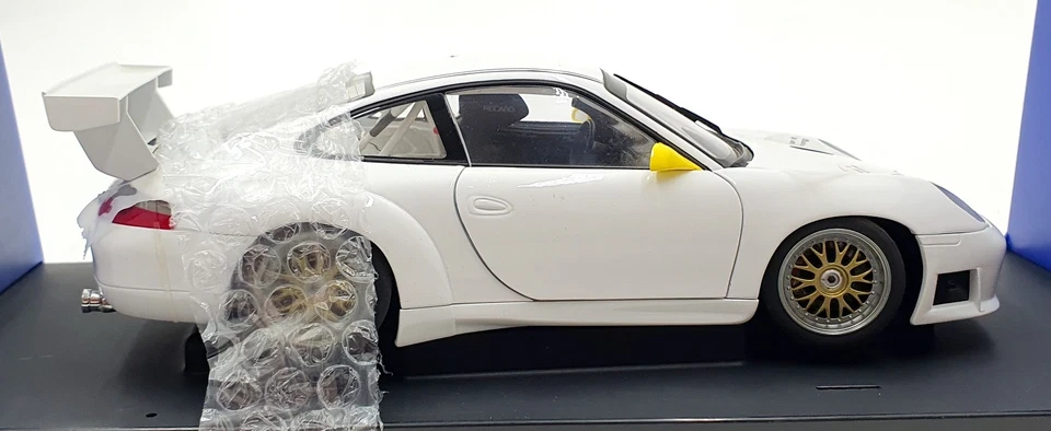 Autoart 1/18 Scale Diecast 77821 - Porsche 911 GT3R - White - Image 4 of 4