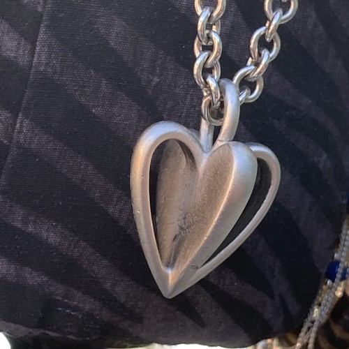 Unique The Limited Vintage 25” Heart Necklace - Picture 2 of 6