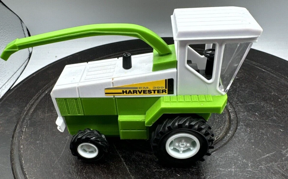 Vintage New Ray 1999 EM 399 Harvester Toy Farm Vehicle 6", and Milk Tank - Image 4 of 4