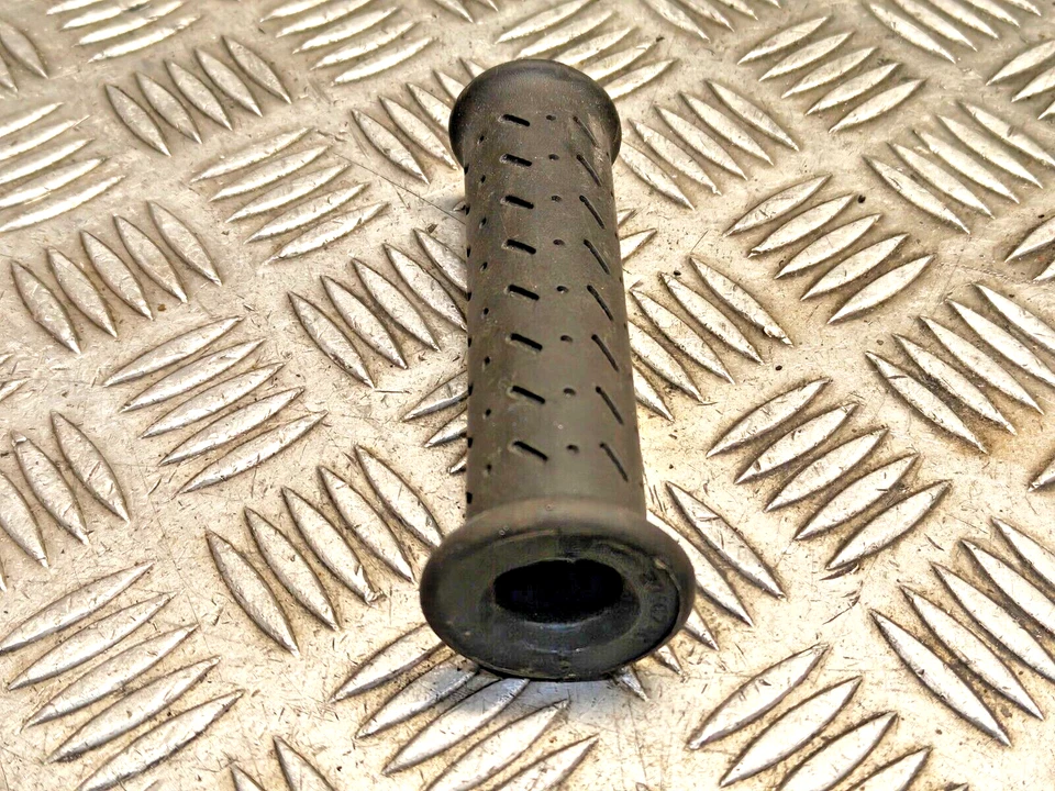 MANILLAR IZQUIERDO TRIUMPH SPEED TRIPLE R 2011 11 14 EMPUÑADURA GOMA Foto 4 de 4