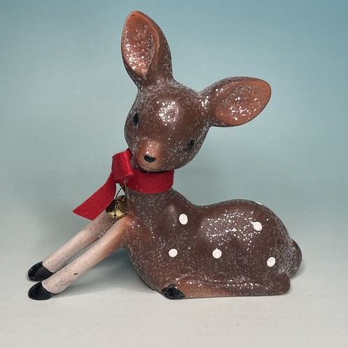 Vintage MCM sitzendes Rehkitz Figur mit Glitzer, Schleife & Glocke 9" lang Retro Reh