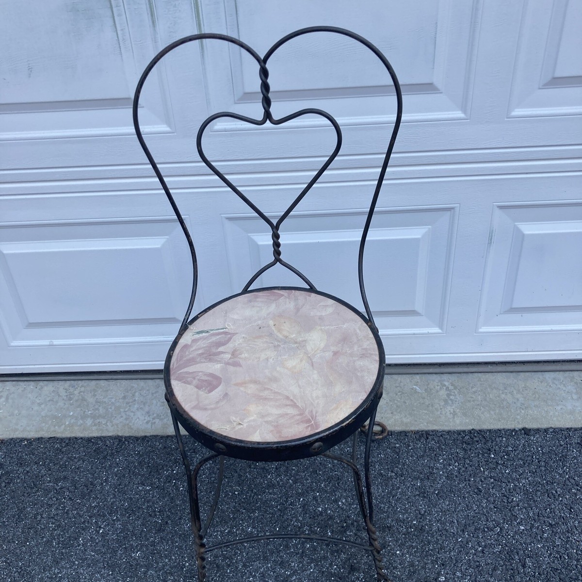 Vintage Wrought Iron Twisted Heart Wire Ice Cream Parlor Chairs