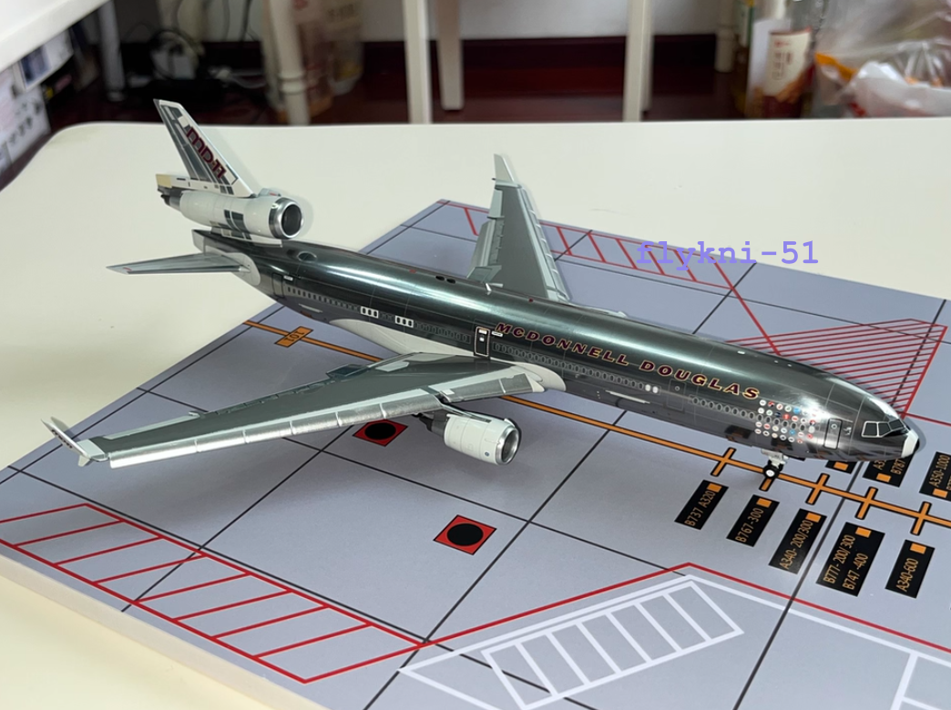 1:200 SQ Wings McDonnell Douglas MD-11 N111MD Flaps UP Diecast
