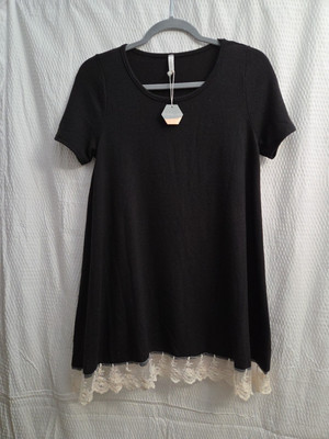 NWT Pinkblush Womens S Short Sleeve Black Long Soft Knit Top W/bottom Lace Trim
