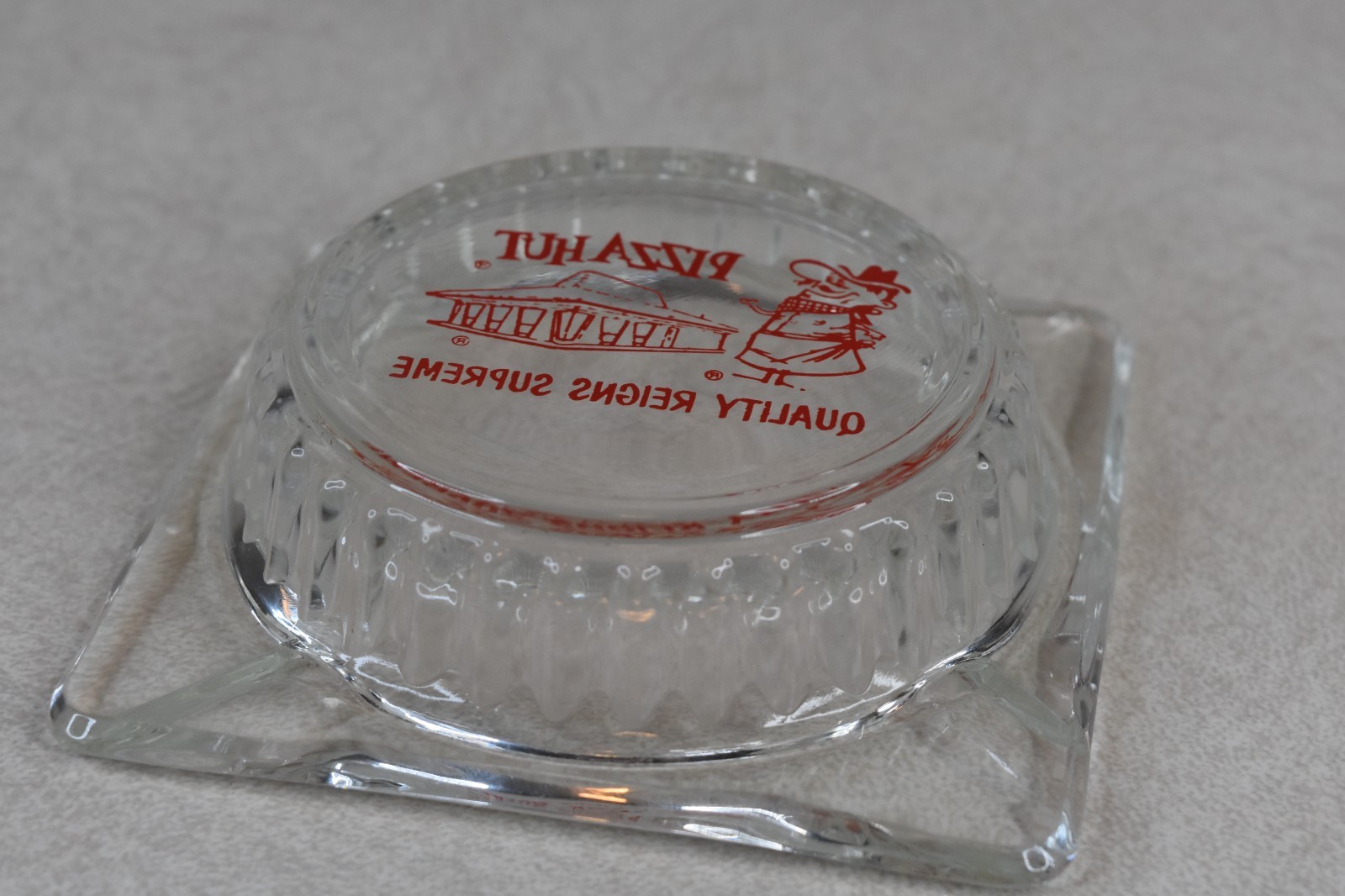Vintage 1970s Pizza Hut Ashtray Glass Quality Reigns Supreme Pete Logo 4"