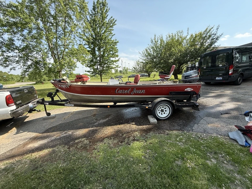 Motor Lund 1985 18’ 70 caballos de fuerza, limpio y funciona bien. Foto 4 de 4