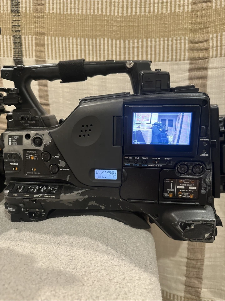 Sony PDW-700 XDCAM HD Camcorder + Canon HJ14ex4.3B + Camera Bag (ALL WORKS) - Image 2 of 4