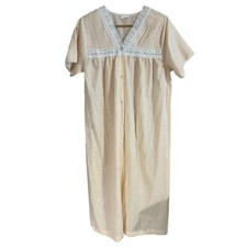 Vintage nightgown size Large peach color with lace and buttons