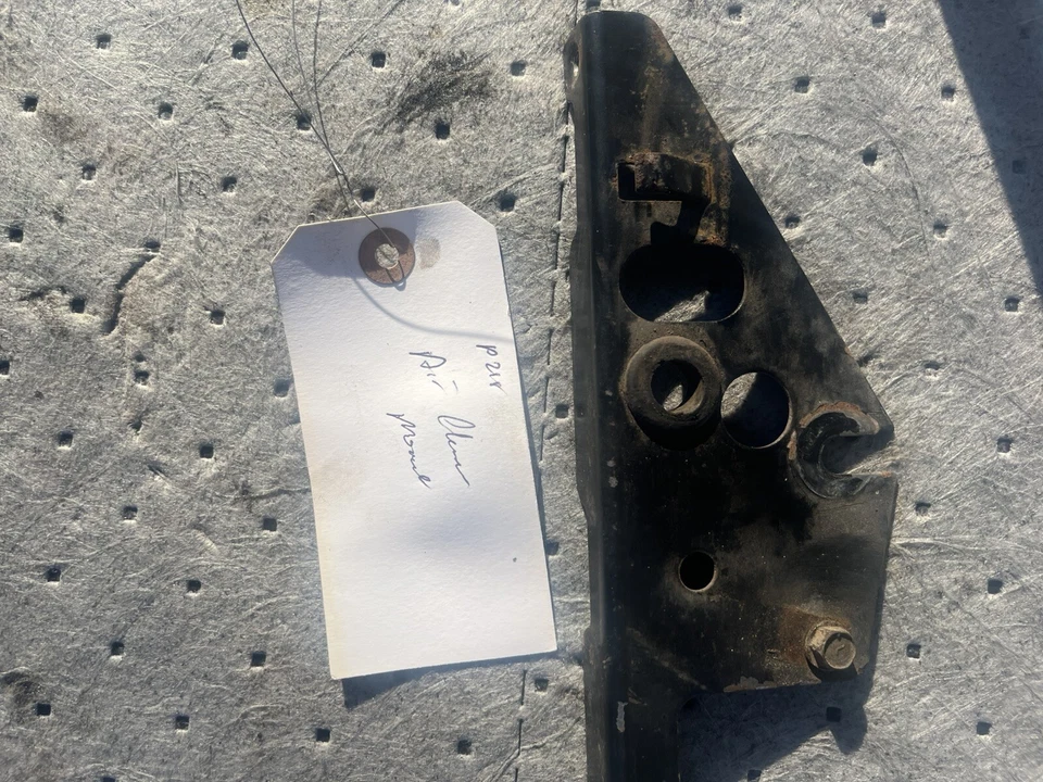 John Deere 316 318 420 18hp 20hp Onan Soporte filtro de aire HE140-1961 Foto 3 de 4