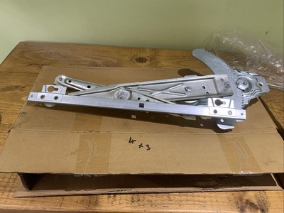 Land Rover DEFENDER (CUH000101 )Front RH Manual Window Regulator- LATER MODELS
