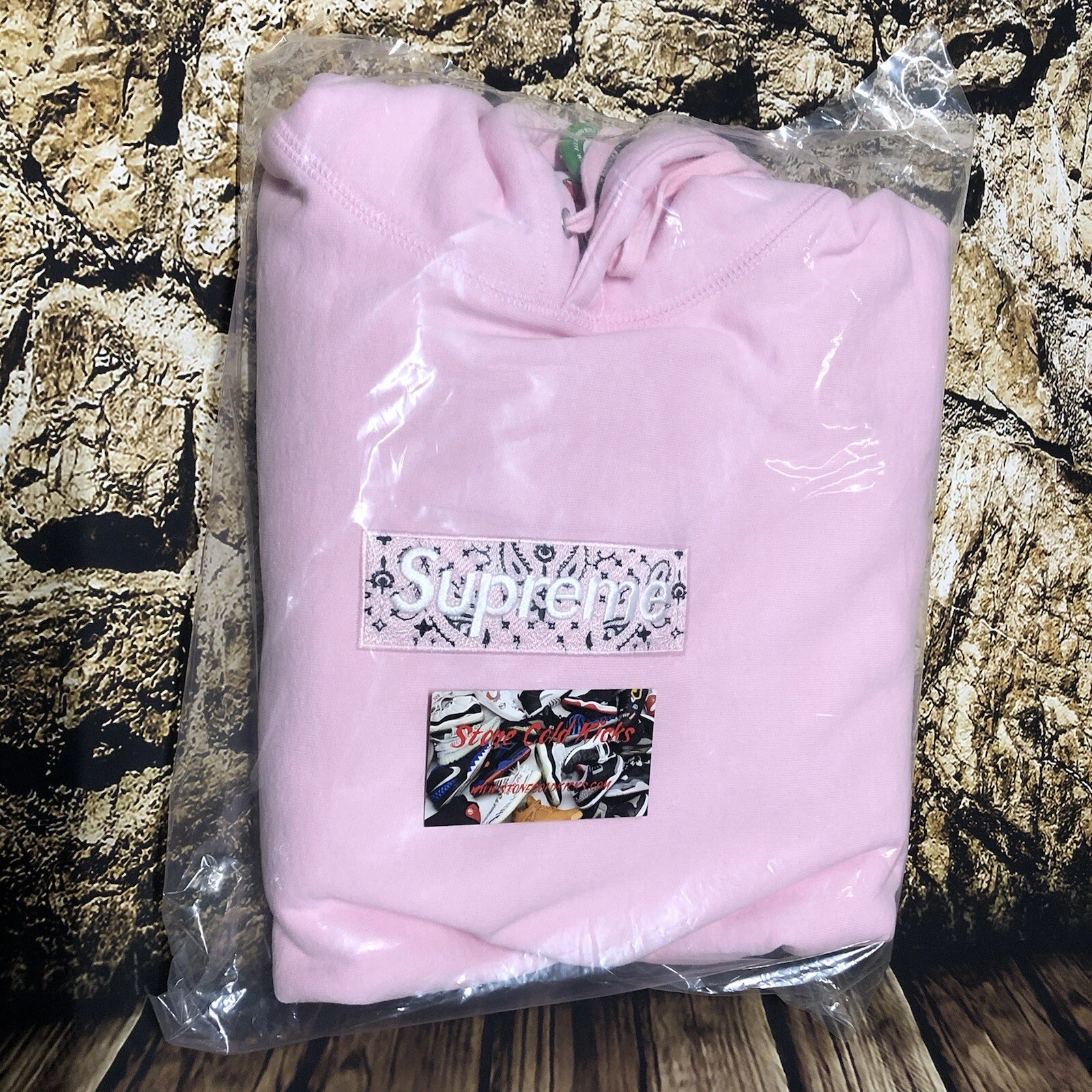 Sweat à capuche Supreme Bandana Box Logo FW19 rose moyen neuf