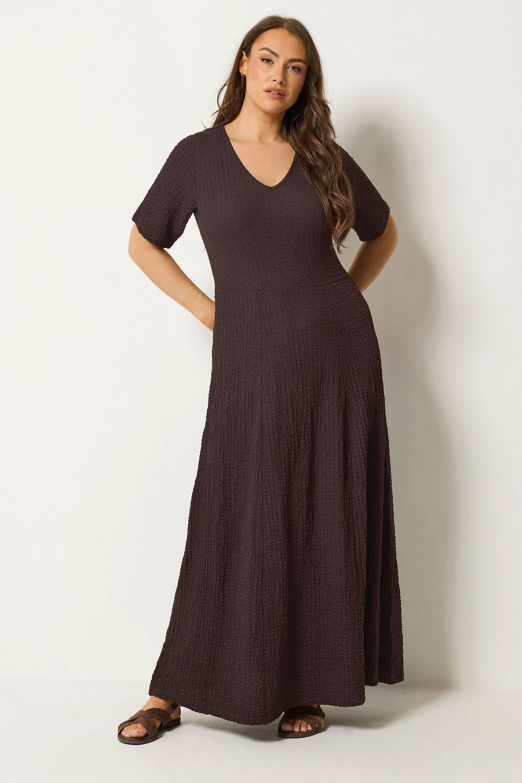 Yours Women's Textured Maxi Dress in Chocolate | Size: 14 - Image 3
