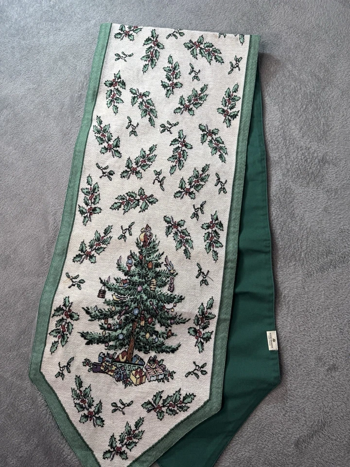 Spode Christmas Tree Scene Weaver Tapestry Table Runner with Tassels 70"x13" 3H - Image 2 of 4