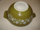 Pyrex #442 / 1 1/2  Qt Spring Blossom Green Bowl
