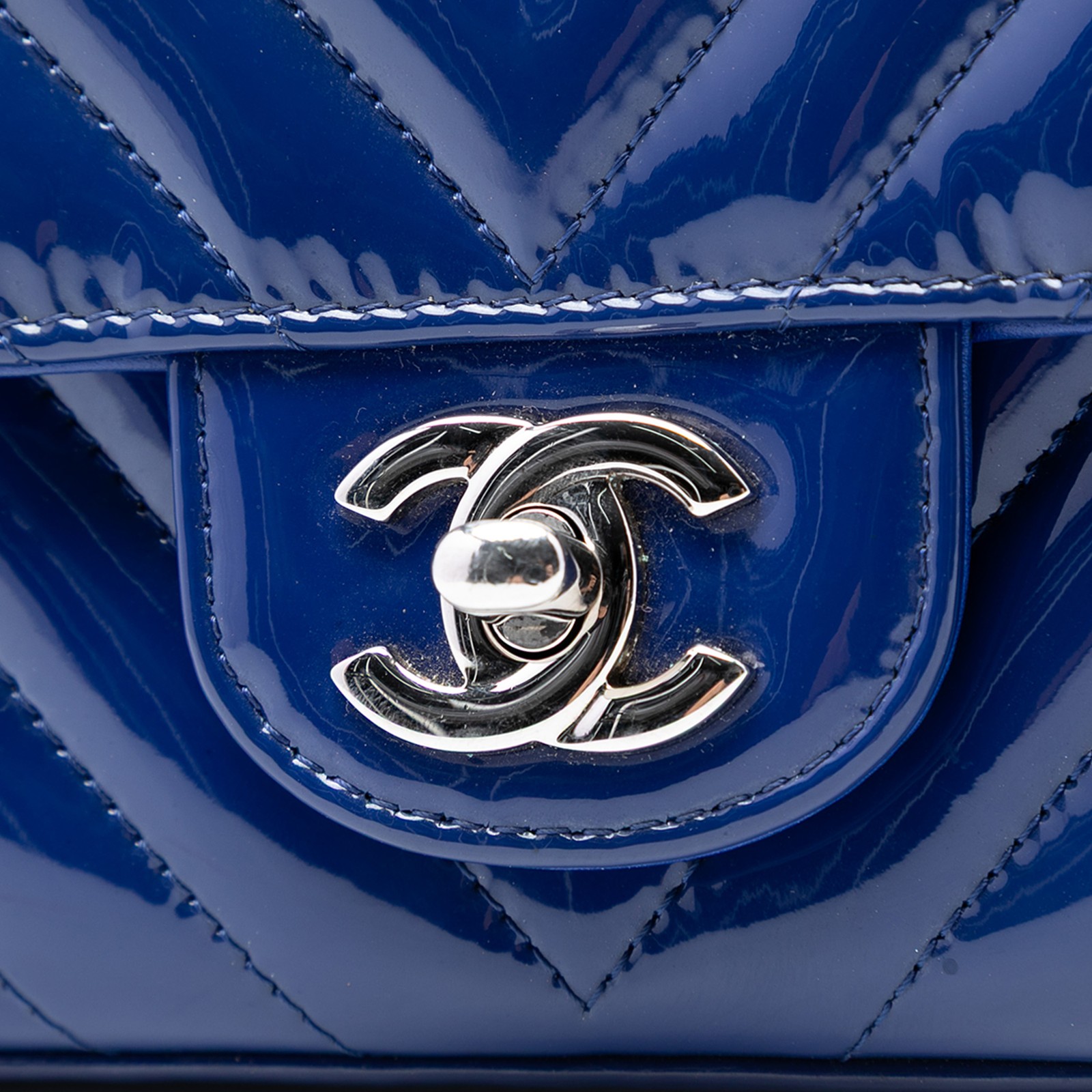 Authenticated Chanel Mini Rectangular Classic Che… - image 5