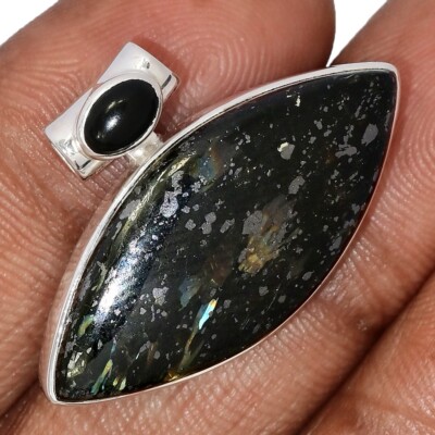 Natürlicher seltener Nuummit - Grönland & schwarzer Onyx 925 Silber Anhänger CP67061
