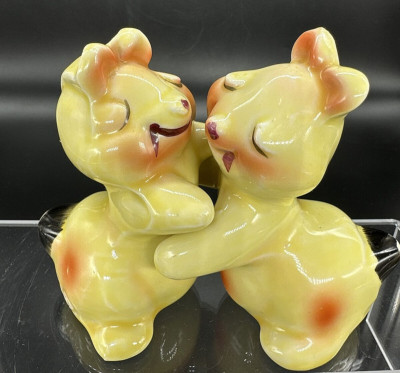 Vtg Van Tellingen Love Bunny Hug Salt & Pepper Shakers Anthropomorphic EUC
