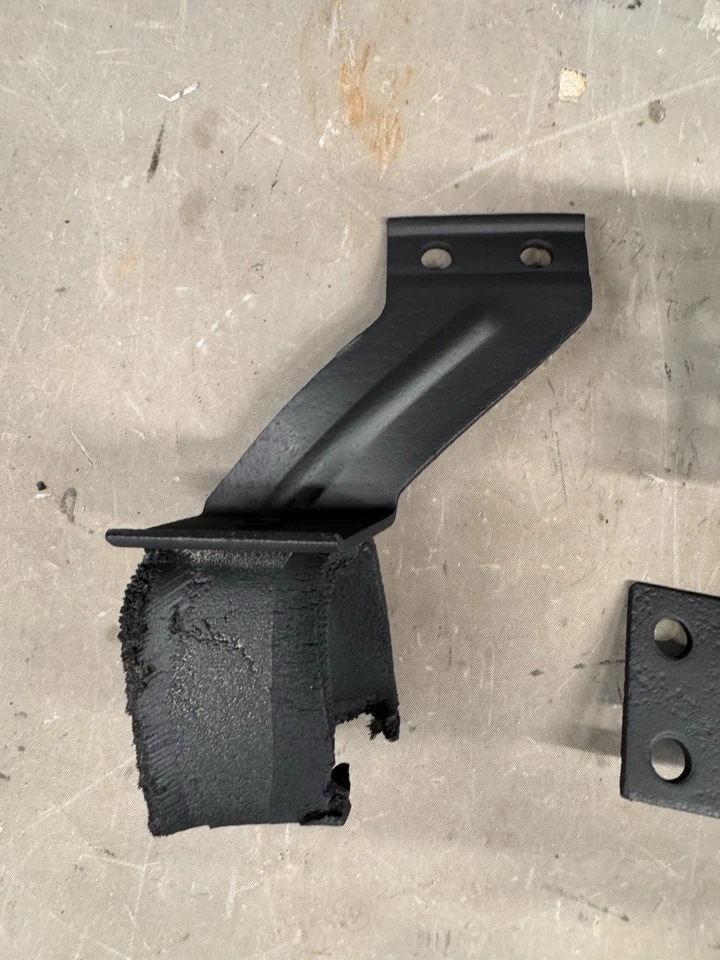 1964 1963 Ford Galaxie 390/427 выхлопной глушитель трубы впускной кронштейн OEM 352 - Изображение 3 из 4