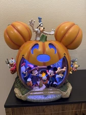 DISNEY 2025 MICKEY AND FRIENDS HALLOWEEN PUMPKIN HOUSE WITH LIGHTS & MUSIC NIB