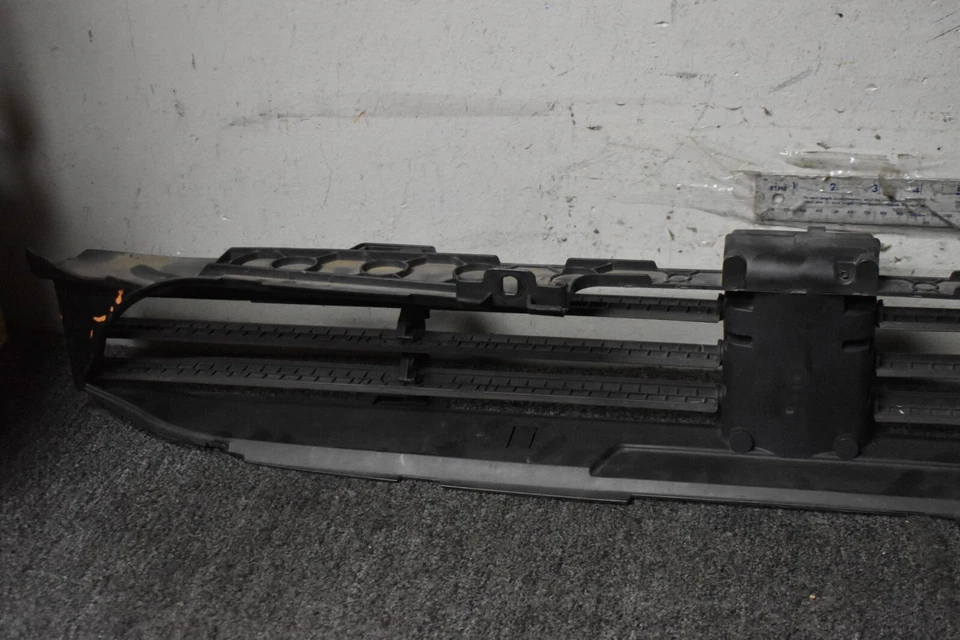 BMW X3 FRONT AIR FLAPS LOWER FACTORY OEM - Image 2 of 4